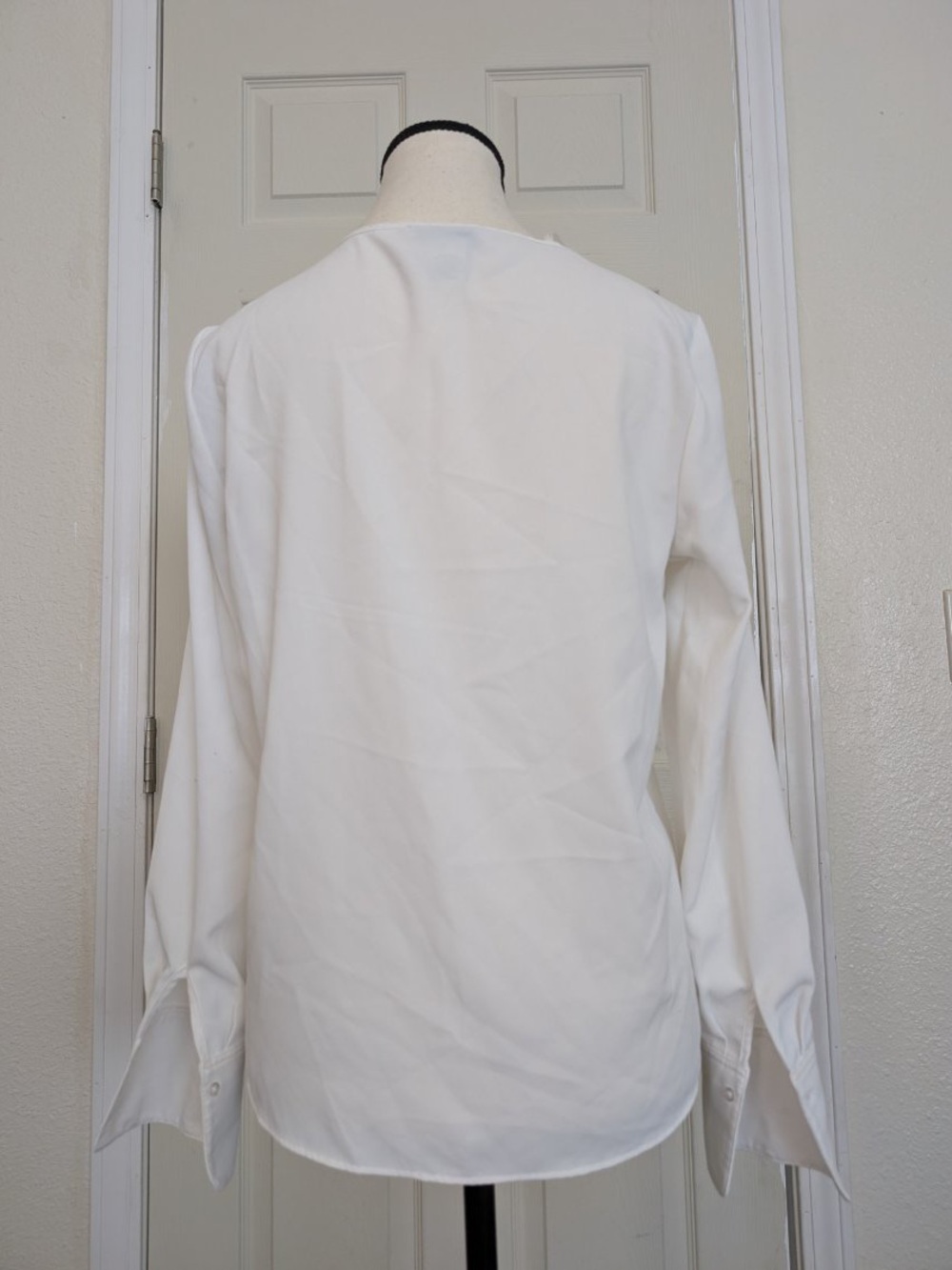 Women’s Classic White Long-Sleeve Shirt
